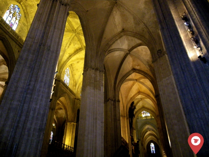 interior catedral de sevilla gotico.JPG